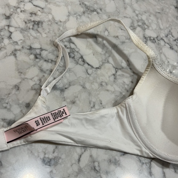 Victoria’s Secret Bra - Picture 8 of 8